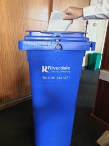 Confidential waste bin